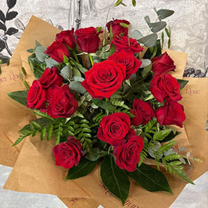 18 Red roses